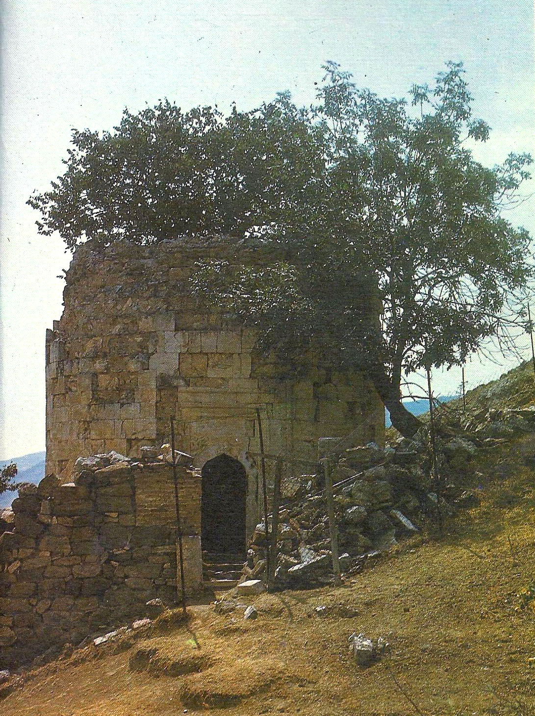 Başı kəsik kümbəz.jpg