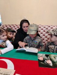 Cəbrayıl rayon 7 saylı Uşaq bağçasının uşaqları Şəhid İsmayılzadə Sevindik Ramil oğlunun ailəsini ziyarət ediblər