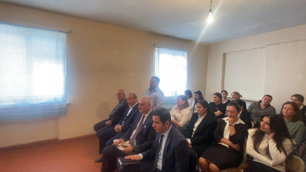 İcra başçısı Xətai rayonunda məskunlaşan rayon sakinləri ilə səyyar görüş-qəbul keçirib