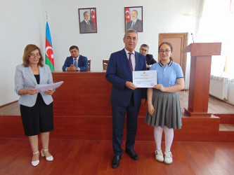 Rayon İcra Hakimiyyətinin başçısı Respublika Fənn Olimpiadalarının qalibləri ilə görüş keçirib