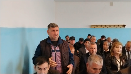 İcra başçısı 10 saylı Cəbrayıl qəsəbəsində rayon sakinləri ilə səyyar görüş-qəbul keçirib