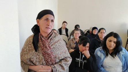 İcra başçısı Kürdəmir rayonunda yerləşən köçkün şəhərciyində  rayon sakinləri ilə səyyar görüş-qəbul keçirib