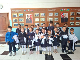 Cəbrayıl rayonunun aztəminatlı ailələrinin övladlarına Qaçqınların və Məcburi Köçkünlərin İşləri üzrə Dövlət Komitəsi tərəfindən məktəbli geyimləri və gödəkçələr hədiyyə edilib