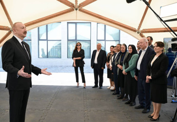 Mayın 9-da Azərbaycan Respublikasının Prezidenti İlham Əliyev və birinci xanım Mehriban Əliyeva Cəbrayıl rayonunun Şükürbəyli kəndinə köçən sakinlərlə görüşüblər.