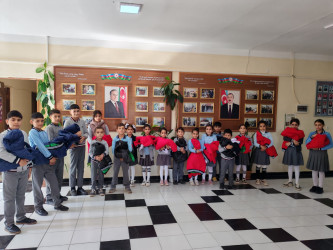Cəbrayıl rayonunun aztəminatlı ailələrinin övladlarına Qaçqınların və Məcburi Köçkünlərin İşləri üzrə Dövlət Komitəsi tərəfindən məktəbli geyimləri və gödəkçələr hədiyyə edilib
