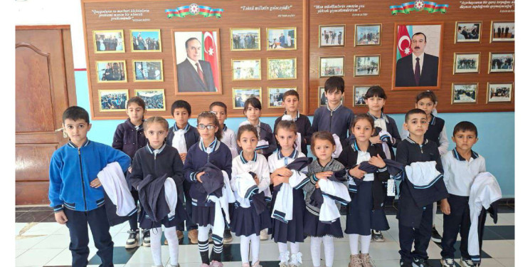 Cəbrayıl rayon ümumtəhsil məktəblərinin şagirdləri məktəbli geyimləri ilə təmin edilib
