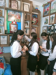 Cəbrayıl rayonu üzrə Uşaq Səfirlər Məclisinin fəalları şəhid Süleymanov Əyyub Rasim oğlunun ailəsini ziyarət ediblər