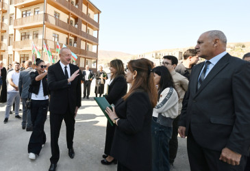 Prezident İlham Əliyev Cəbrayıl şəhərində inşa olunan yaşayış kompleksinin açılışında iştirak edib